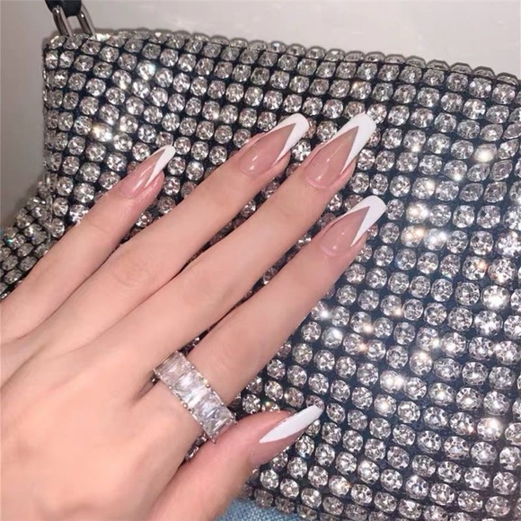 Beautiful Press-on Nails for women - Picture 1 of 4